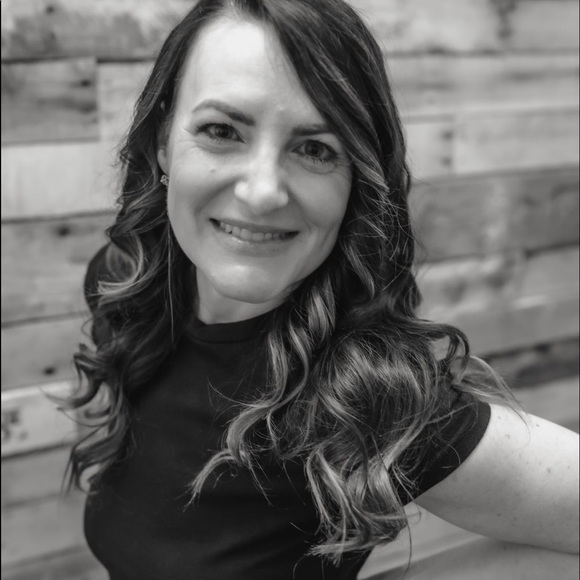 Meet your Posher, April - Picture 1 of 1